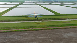 Удобрение рисовых полей карбамидом