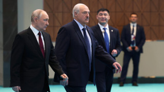 Владимир Путин (первый слева) и Александр Лукашенко (второй слева)