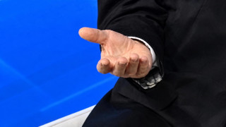 Кого надо рука. Подайте!