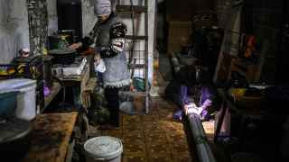 Ситуация ухудшилась в ноябре, когда российские войска, сдав Херсон, были передислоцированы на фронт в Донбассе вместе с тысячами мобилизованных резервистов.