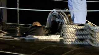 Владимир Путин лезет в подводную лодку, чтобы рассказать подводникам, что Украина нуждается во внешнем управлении