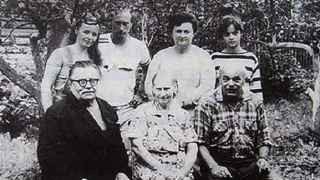 Семья Путиных. Евгений Путин внизу справа