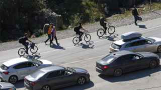 Очередь к контрольно-пропускному пункту «Верхний Ларс»