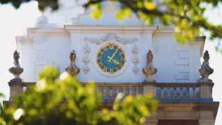 Придет время – и о нежелательности одного из ведущих университетов мира мы будем вспоминать со стыдом и смехом. Часы на  Йельской башне