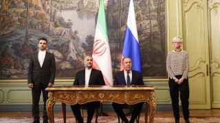 Министр иностранных дел Ирана Хоссейн Амир Абдоллахиан и министр иностранных дел России Сергей Лавров
