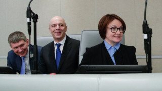 Время, когда руководители финансово-экономического блока веселились, давно прошло (слева направо: главы Минэкономразвития Максим Решетников, Минфина Антон Силуанов и Центробанка Эльвира Набиуллина) 