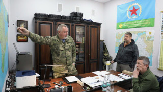 Рогозин (слева)
