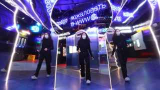 Инсталляция, посвященная технологии блокчейн, позволит сделать собственное фото с AR-маской и защитить его блокчейном, то есть по сути сделать NFT-токен