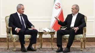 Секретарь Совбеза Сергей Шойгу с президентом Ирана Масудом Пезешкианом