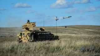 Лондон 19 апреля анонсировал передачу Киеву бронированных самоходных зенитных установок Stormer (на фото), оснащенных ракетами Starstreak.

К концу марта Лондон направил Киеву более 4 000 противотанковых ракетных комплексов Javelin и NLAW.