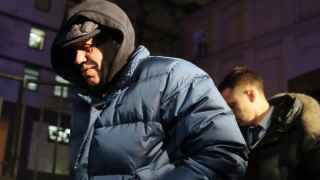 Геннадий Лопырев перед рассмотрением ходатайства следствия об избрании меры пресечения в 2016 году