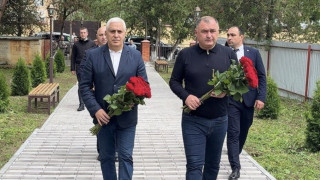 Марат Камболов (слева) и Алан Гаглоев хоронят югоосетинскую «государственность»