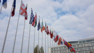 Российского флага на этом флагштоке мы не увидим, а когда и увидим, неизвестно каким он будет и сколько их будет