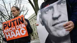 Митинг перед посольством России в Берлине