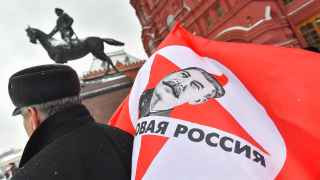 «Память о нем — это величайшие в истории военные победы и спасение всего человечества от фашистской «чумы». И много что еще, без чего невозможно даже представить себе жизнь не только современной России, но и, строго говоря, всего мира», — говорится в сообщении телеграм-канала КПРФ.