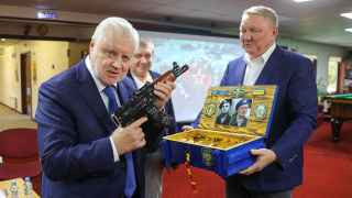 Председатель партии «Справедливая Россия — За правду» Сергей Миронов (слева) 