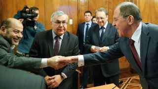 Абу Марзук и Сергей Лавров на встрече в 2017 г.