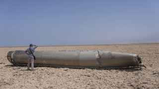 Обломки баллистической ракеты на востоке Израиля после атаки Ирана