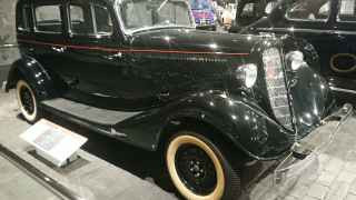 «Эмка» — переделанный Ford Model B. Горьковский автозавод в СССР был фордовский, но производительность труда оставалась куда более низкой, чем в США