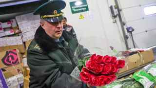 Оформление цветочной продукции на Ленинградском таможенном посту