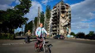 Буча, Ирпень, Гостомель и Бородянка — города под Киевом, сильнее всего пострадавшие от российской агрессии. Весь мир увидел жуткие кадры убийств и разрушений.