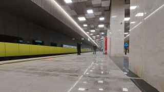 Дизайн станции «Зюзино» сочетается с эстетикой района типовой застройки 1960-х годов. В нем использованы серые, черные и желтые цвета. Путевые стены оформлены алюминиевыми панелями, колонны облицованы светло-серым мрамором с выраженной текстурой.