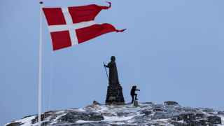 Статуя апостола Гренландии Ханса Эгеде в Нууке