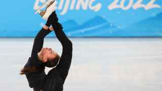 Анна Щербакова. Фигурное катание

Чемпионка мира по фигурному катанию 2021 года, 17-летняя москвичка Анна Щербакова стала первой после Ирины Слуцкой фигуристкой, которая три года подряд выигрывала чемпионаты России по фигурному катанию. Несмотря на перенесенную в прошлом году пневмонию, Щербакова приезжает на Игры в качестве одного из фаворитов.