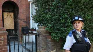 Вход в дом Кира Стармера в Кентиш-Тауне после поджога