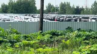 Склады по-прежнему забиты непроданными машинами