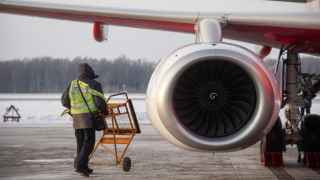 Sukhoi Superjet 100 в аэропорту Домодедово