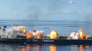 Хуситы регулируют коммерческое судоходство в самом узком месте Красного моря максимально незаконным способом при поддержке друзей из России и Китая