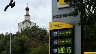 Владельцам бензиновых автмобилей впору молиться о наличии топлива