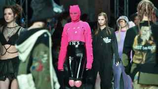 Первую после семилетнего перерыва коллекцию представила Маша Цигаль. 

Новая линия ее бренда – upcycle couture. В этом сезоне была показана первая коллекция «Я не хочу, чтобы мир погиб от барахла», которая призывает задуматься о проблеме перепроизводства. Дизайнер подготовила 30 образов, все они созданы из собственной одежды Маши и вещей ее близких друзей.