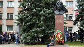 Отправка призывников на срочную службу от военкомата в Нижнем Новгороде