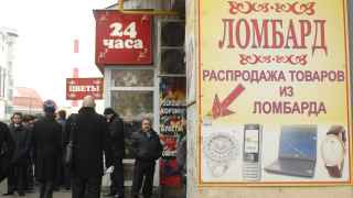 Россияне вовремя расплачиваются примерно по половине кредитов 