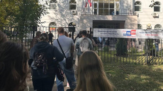 Очередь на избирательном участке №1769 в Даниловском районе Москвы, 20 сентября 