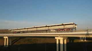 Транспортировка грузов по Крымскому мосту бывает и такой – это готовый пролет для ремонта взорванной части