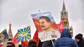 «Сегодня Путин столкнулся с этапом ликвидации, когда ставится задача ликвидировать не просто российское государство, а объявлена война всему русскому миру» , — заявил Геннадий Зюганов на митинге в честь годовщины смерти Сталина.