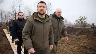 Владимир Зеленский во время поездки в Сумскую область