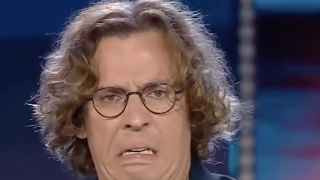 Максим Галкин уверен, что гонения на него – следствие его дружбы с президентом Украины Владимиром Зеленским. Если один комик смог стать президентом, почему другой не может?