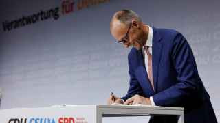 Фридрих Мерц подписывает коалиционное соглашение