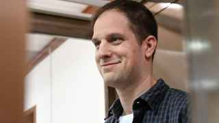 29 марта Россия арестовала американского журналиста Эвана Гершковича по обвинению в шпионаже. На фото Гершкович перед заседанием по рассмотрению апелляции на продление срока его содержания под стражей в Московском городском суде.