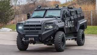 Канада 13 апреля анонсировала военную помощь в 500 миллионов долларов для Украины. Сейчас власти страны определяют поставщика бронированной техники. Как ожидается, Киев получит бронированные машины Senator APC (на фото) и бронетранспортеры Coyote и Bison.