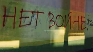 Антивоенное граффити в Москве