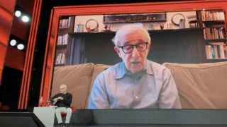 Вуди Аллен в гостях у Федора Бондарчука старательно показывал себя безыскусным старичком