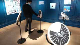 В музее представлены различные модели шифровальных машин, есть зоны блокчейна, хакинга и кибербезопасности. Например, пользователям покажут, что происходит с их паролями в интернете.