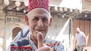 Дамасский уличный торговец кофе свободно говорит по-немецки