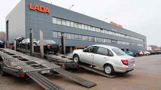 Продажи автомобилей катятся вниз