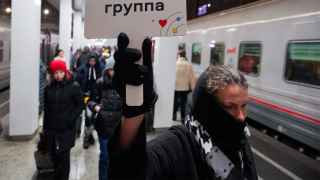 Встреча детей из ДНР, ЛНР и Запорожской области на Восточном вокзале в Москве